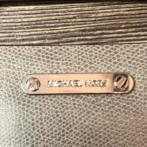 Michael Kors Large Grey Clutch with Short Shoulder Strap magnetic closure EUC - Picture 2 of 9